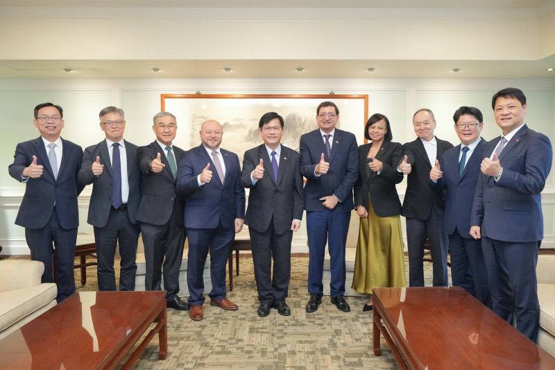 外交部長林佳龍（左五）與貝里斯卓巴奈部長（Louis Zabaneh，右五）、薛霸部長（Michel Chebat，左四）、貝國駐台大使梅凱瑟（Katherine Vanessa Meighan，右四）等與會貴賓合影。