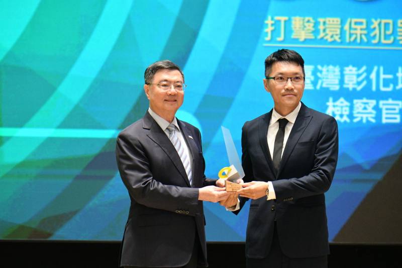 行政院長卓榮泰29日出席「114年金環獎頒獎典禮暨全國查緝國土保育及環保犯罪成果表揚大會」