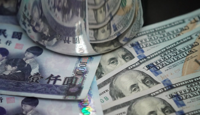 金管會統計顯示，截至9月底止，17家業者開辦機器人理財業務，累積資產規模達新台幣148.52億元，年增42.9%。（中央社檔案照片）