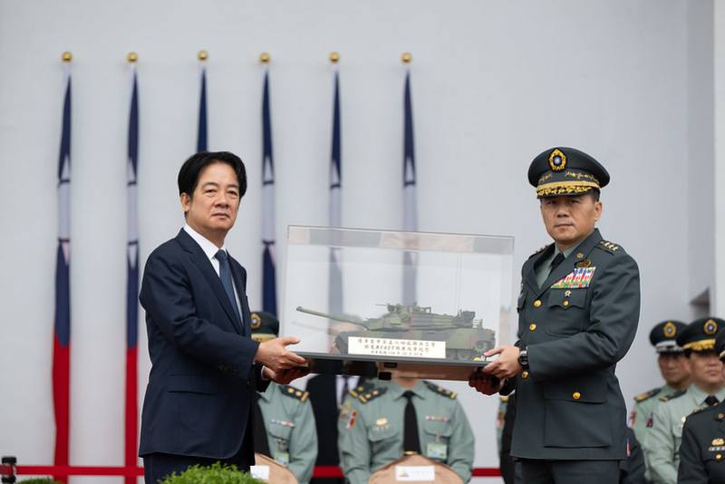 總統主持「陸軍裝甲第五八四旅聯兵三營換裝M1A2T戰車成軍典禮」