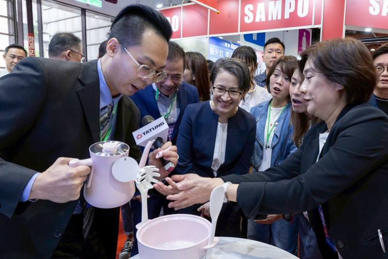 副總統出席「2025 台北電器空調影音大展」開幕典禮