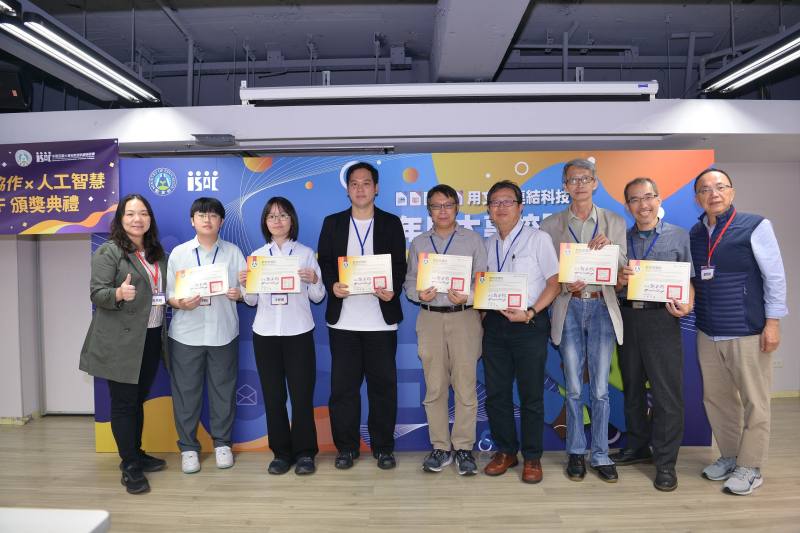 競賽所有得獎人及頒獎人合影