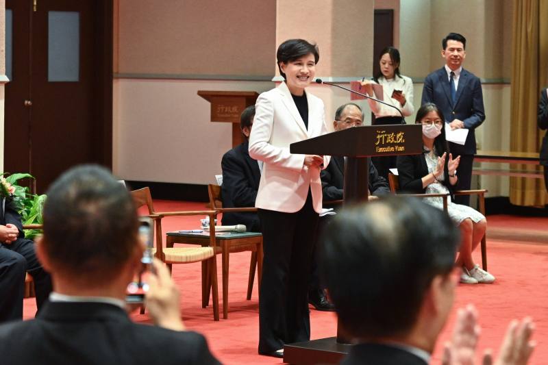 行政院副院長鄭麗君接見第35屆醫療奉獻獎得獎人