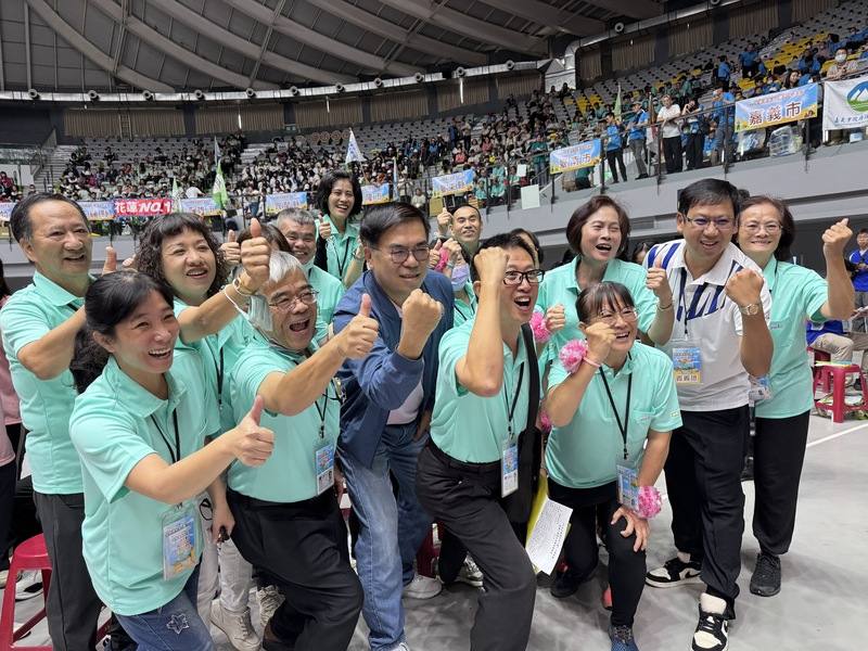 114年全國環保志（義）工群英會1日在雲林縣登場，全台逾2000名環保志工參與，環境部長彭啓明（前排左3）感謝志（義）工擔任環境部的分身，共同努力環境永續