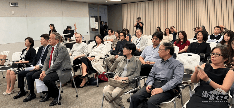 僑胞與麥覺理大學學者們熱情參與