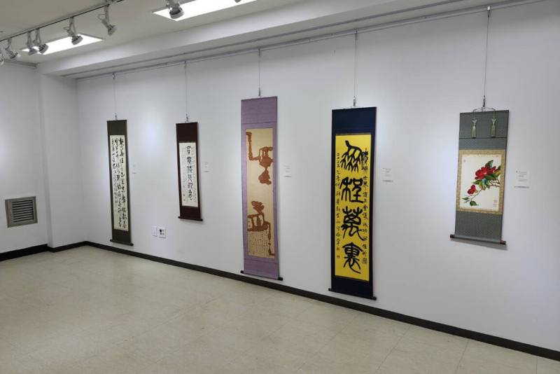 在韓國慶州市舉辦的2025年亞太經濟合作會議（APEC）1日落幕，由台南與慶州兩市共40名藝術家在當地舉辦的台韓藝術交流特展，同步落幕。（台南市政府提供）