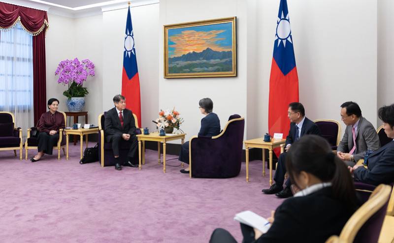 副總統接見「菲律賓參議員龐吉立南伉儷」並相互交流