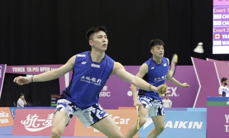 Wang Chi-lin (right) and his new partner Chiu Hsiang-chieh. CNA file photo