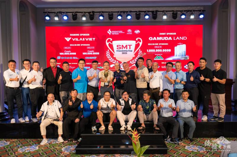 劉世忠（第二排左8）帶領臺灣隊勇奪團體冠軍