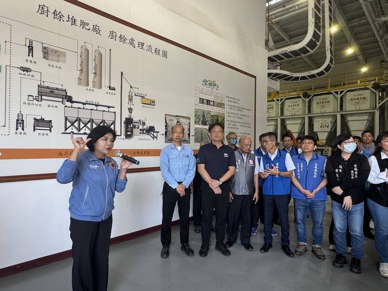 南亞塑膠從民國102年起啟用廚餘資源化場，並協助雲林縣政府去化廚餘累計5.7萬公噸，縣長張麗善（左）3日率議員前往現勘，她重申基於防疫與食品安全，呼籲中央推行一縣市一廚餘資源化處理場