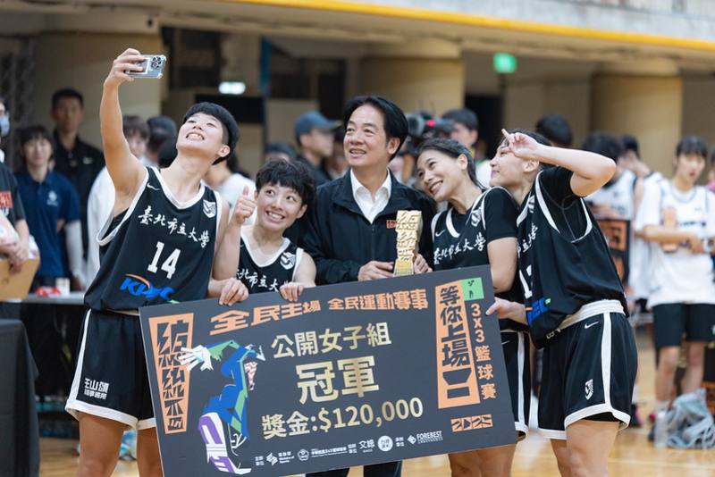 賴清德總統2日下午出席「2025總統盃全民運動賽事3x3籃球賽總決賽」閉幕式