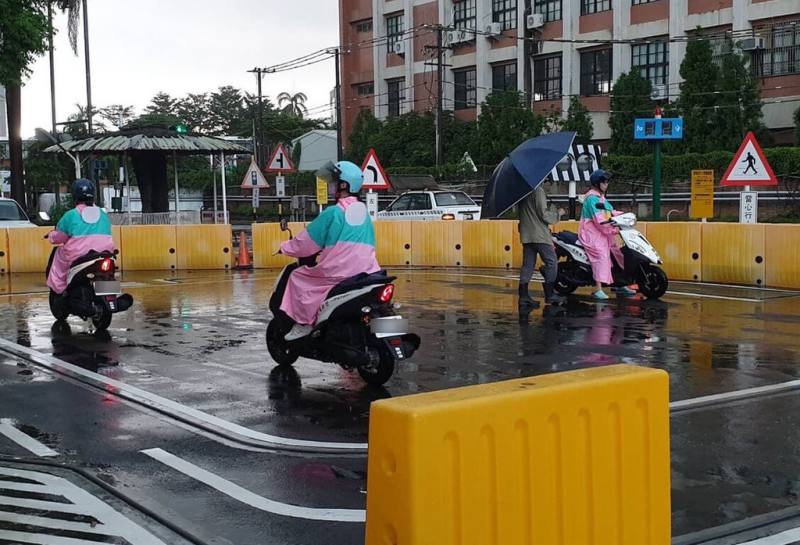 嘉義市政府基於參加機車駕訓民眾較未受訓者可降低肇事風險，市民只要報名機車駕訓班並考取駕照，市府全額補助機車駕訓費，新增410個名額即日起開放申請。（嘉義市政府提供）