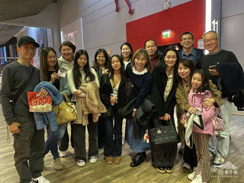 萊茵台北中文學校的家長與學生們邀約一起來看電影活動