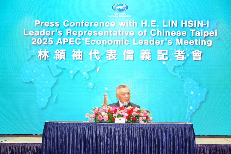 APEC Leader’s Representative Lin Hsin-i holds international press conference.