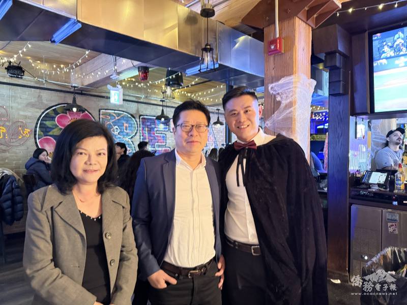 藍柏青（中）、許彩鳳（左）、邱士誠（右）合影