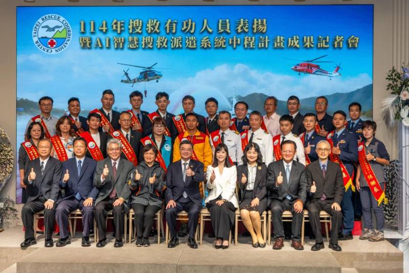 行政院國家搜救指揮中心3日舉辦「114年搜救有功人員表揚大會」，由行政院長卓榮泰親自頒獎。（青年日報提供）