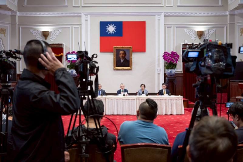 「2025亞太經濟合作經濟領袖會議代表團」返國記者會