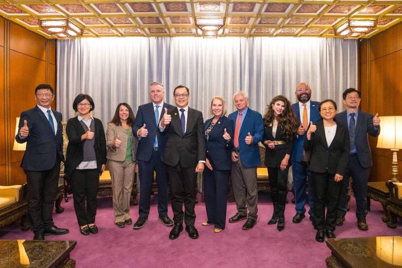 外交部政務次長陳明祺（左五）款宴美國新英格蘭地區州議會領袖訪問團