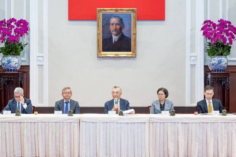 總統府今3日下午舉行「2025亞太經濟合作經濟領袖會議代表團」返國記者會