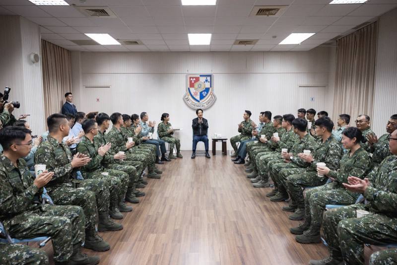 總統聆聽官兵救災心得分享