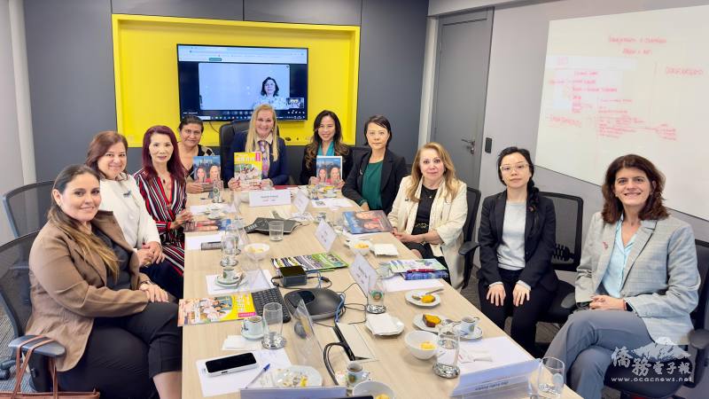 交流會議與會者合影