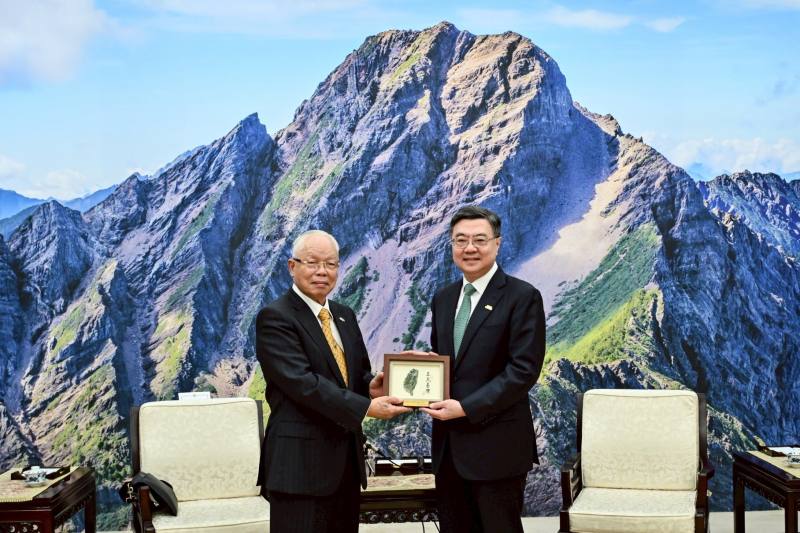 行政院長卓榮泰接見「全日本台灣連合會回國訪問團」一行