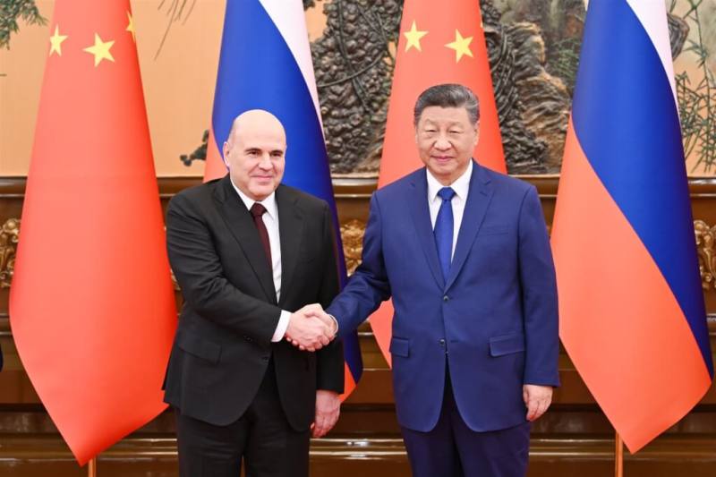 中國國家主席習近平（右）4日會見俄羅斯總理米舒斯京（左）。（中新社）