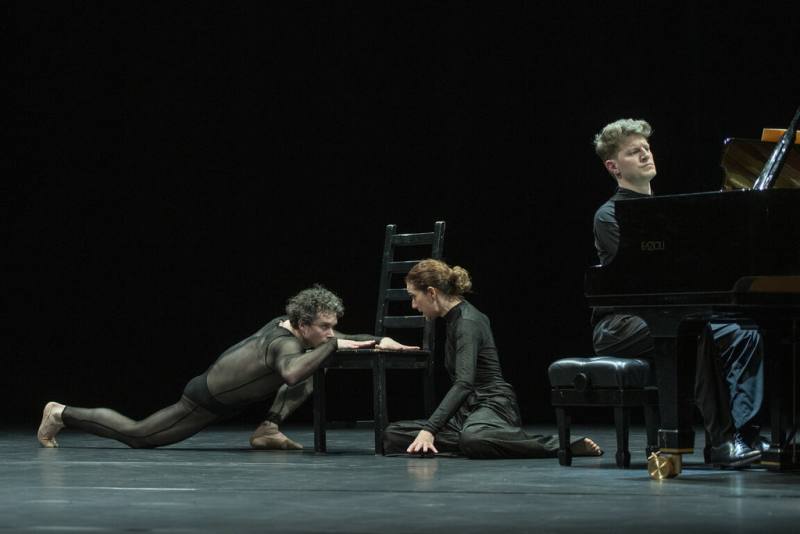 由德國舞蹈家安德烈亞斯．海斯（Andreas Heise）編舞的舒伯特聯篇歌曲集「冬之旅」音樂會，將以女高音跟男舞者的形式登上台灣舞台，為這部經典注入嶄新生命。（上善藝術提供）