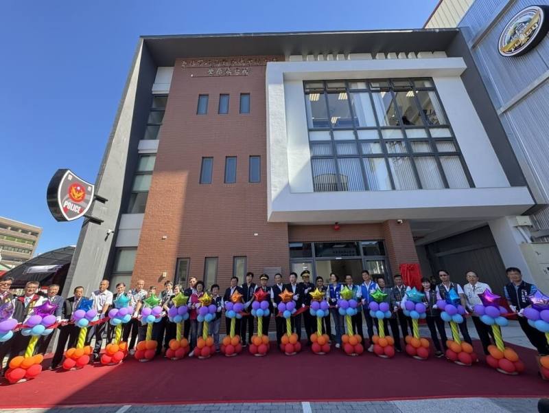 台中市政府警察局豐原分局豐原派出所5日舉辦落成啟用典禮，為地上3層393坪建物，採RC結構，並以科技化設計融入節能減碳及綠建築功能。（中市府提供）