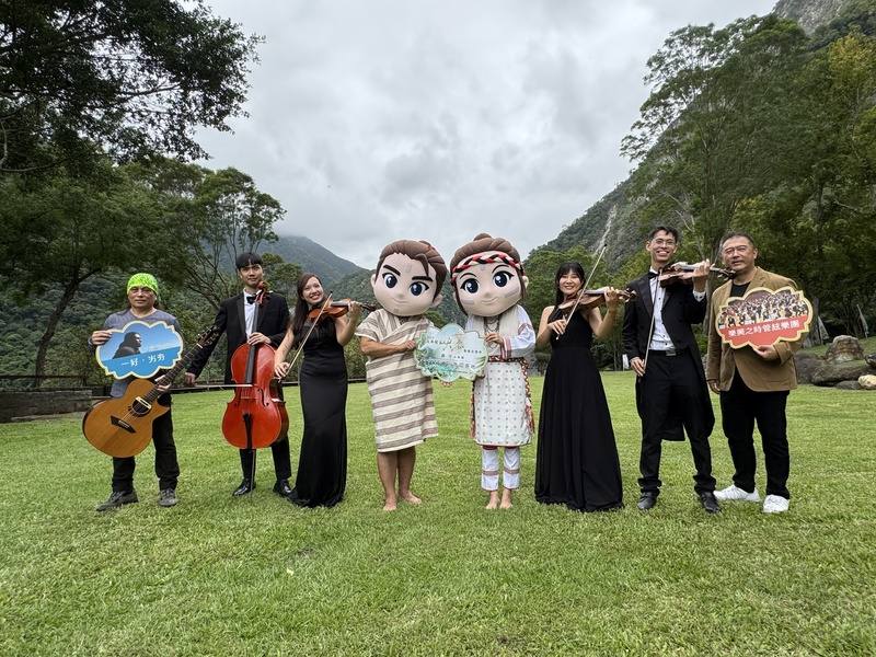 太魯閣國家公園管理處6日舉行「2025太魯閣峽谷藝術音樂季」記者會，為15日最終場活動宣傳；會中由樂興之時管絃樂團絃樂四重奏、太魯閣族歌手Lihaw Lihang 一好．屴夯（左）演出