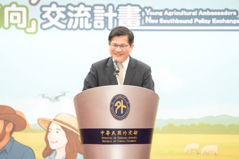 外交部長林佳龍致詞勉勵即將出訪的農青大使