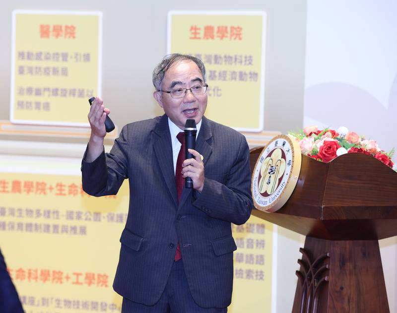 台灣大學7日舉行第2屆百大貢獻事蹟發布會，校長陳文章（圖）出席說明新的15件台大百大貢獻事蹟