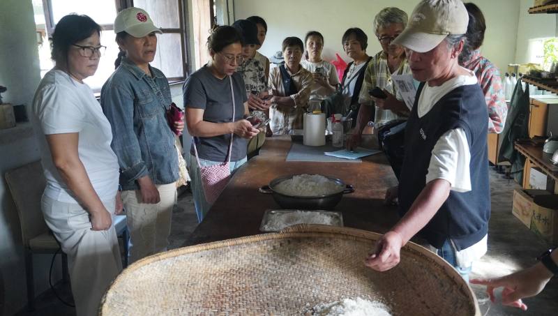 稻味釀小酒莊舒米如妮介紹解密部落傳統酒麴製作及關鍵注意事項