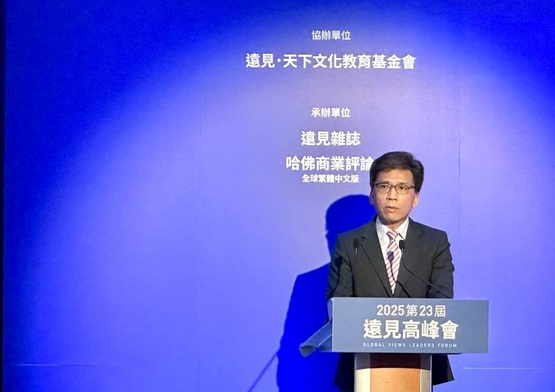 金管會主委彭金隆（圖）6日出席媒體高峰會論壇時表示，馬戲團的大象在小象時期腳上拴上鏈條，久而久之就算長成大象，也無法掙脫；台股市值過去30年大幅成長，台灣發展亞洲資產管理中心，已經是有力量掙脫過去束縛的大象