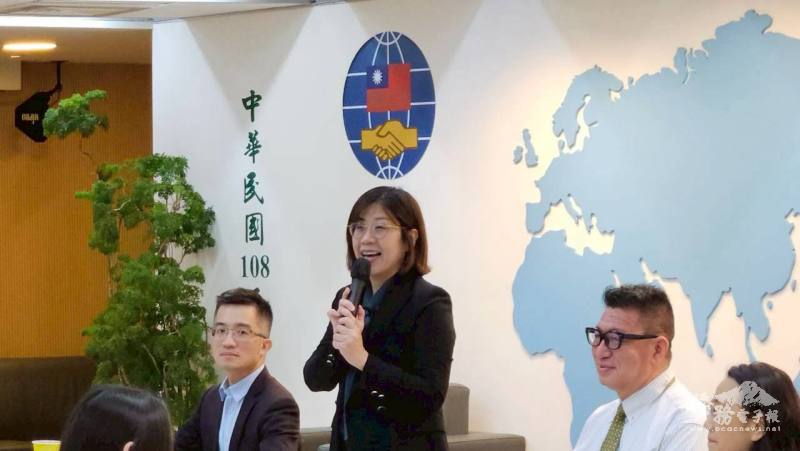 僑教處林處長季蓉致詞歡迎東京中華學校師生拜會本會