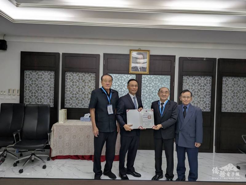 頒發保薦單位證書