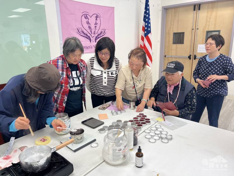 學員代表上臺實際操作觀摩