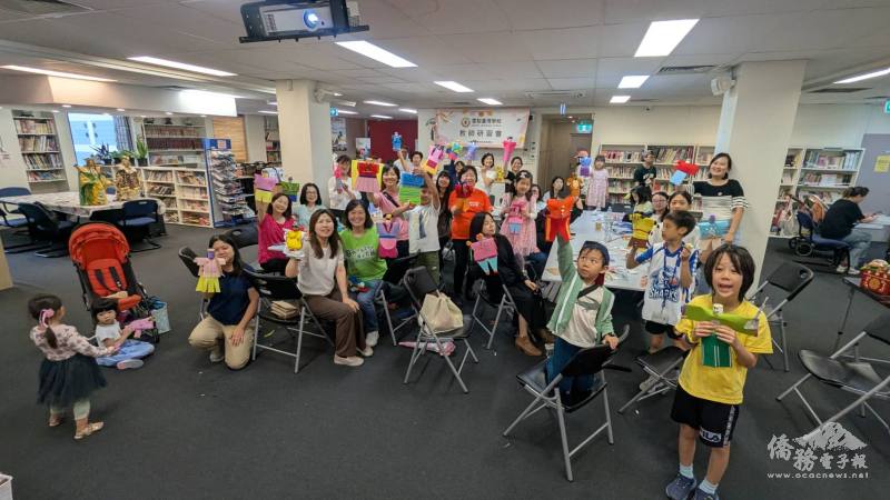 老師教導下每位學員製作獨一無二手作布袋戲偶