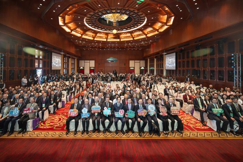 總統和與會貴賓合影