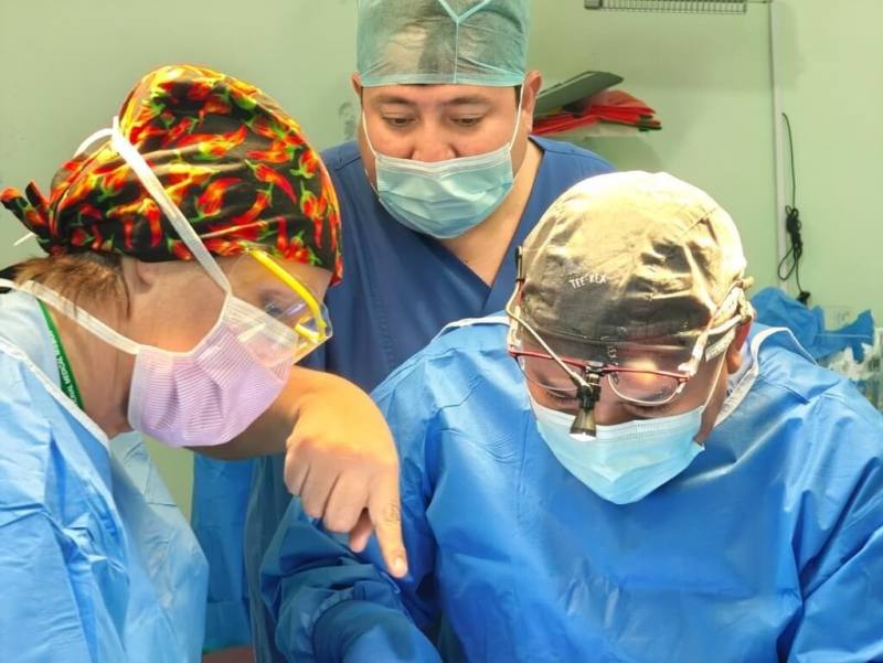 北美洲台灣人醫師協會（NATMA）50人義診團赴台灣友邦貝里斯提供免費醫療服務，4天進行50例外科手術。（許宗邦提供）