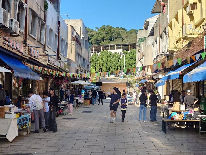 2025馬祖語國家語言生活節8日起連續2天在連江縣南竿鄉馬祖村舉行，在馬港街上並有市集展演，吸引民眾前往走訪。