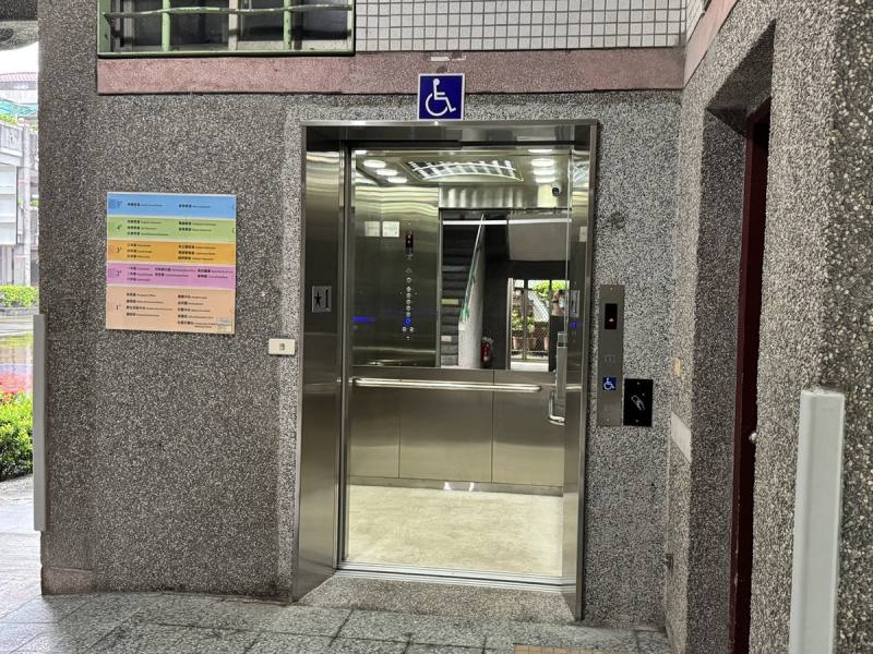 宜蘭國小無障礙電梯因故障且未符法規，無法使用，改善後重生並獲合法保障