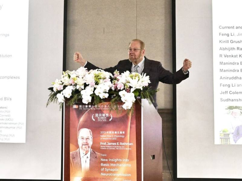 台大「宋恭源先生頂尖研究講座」近日邀請2013年諾貝爾生醫獎得主、美國耶魯大學教授詹姆士．羅思曼（James E. Rothman）到校演講。（台大提供）