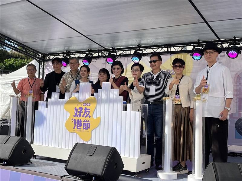 Lu Chang-shui (third right), secretary-general of the Taiwan-Hong Kong Economic and Cultural Co-operation Council (THEC), smiles for a photo at a Hong Kong-themed bazaar in Taipei Saturday. CNA photo Nov. 8, 2025
