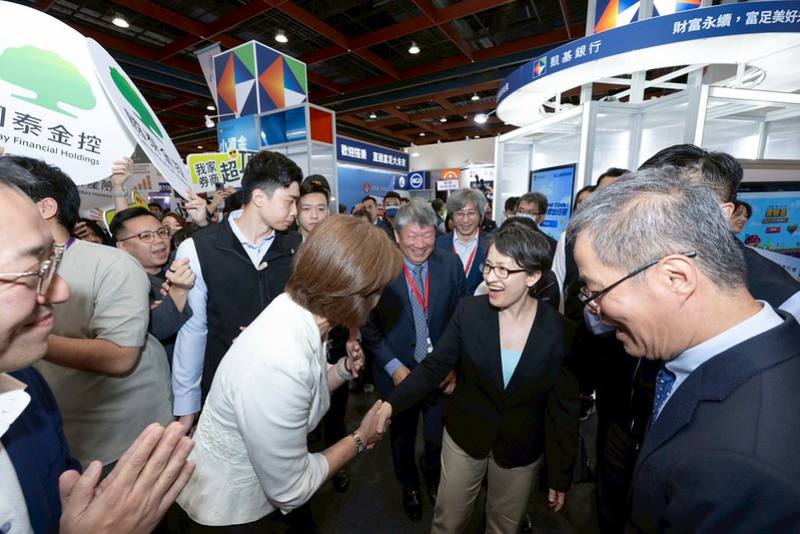 副總統參觀「2025 台北國際金融博覽會」
