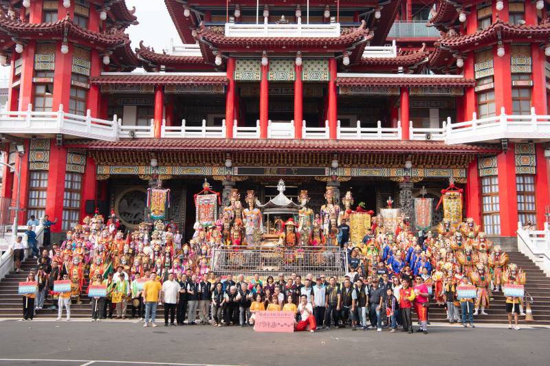 11月8日上午參與踩街的10組將團大合照