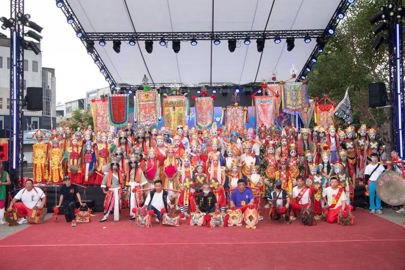 參與「2025鬥陣趣 眾將來尬陣」第二日匯演的10組將團大合照