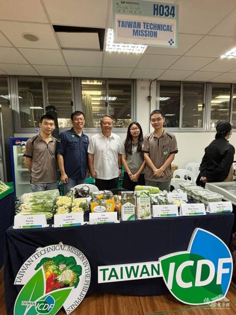 駐菲律賓技術團設攤義賣自產蔬菜，所得全數捐贈給慈濟，展現臺菲合作推動善行的精神。