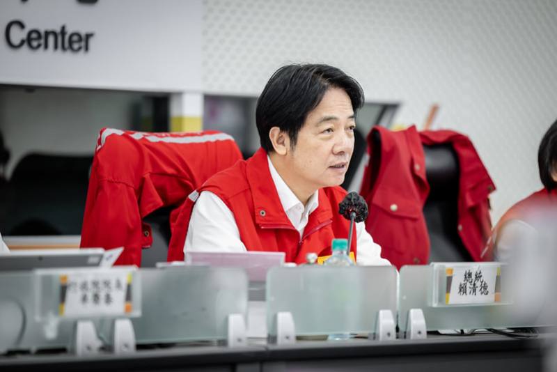 總統視察中央災害應變中心　請中央地方政府及全體國人提高警覺　以最嚴謹態度落實各項防颱工作