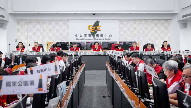 總統視察中央災害應變中心